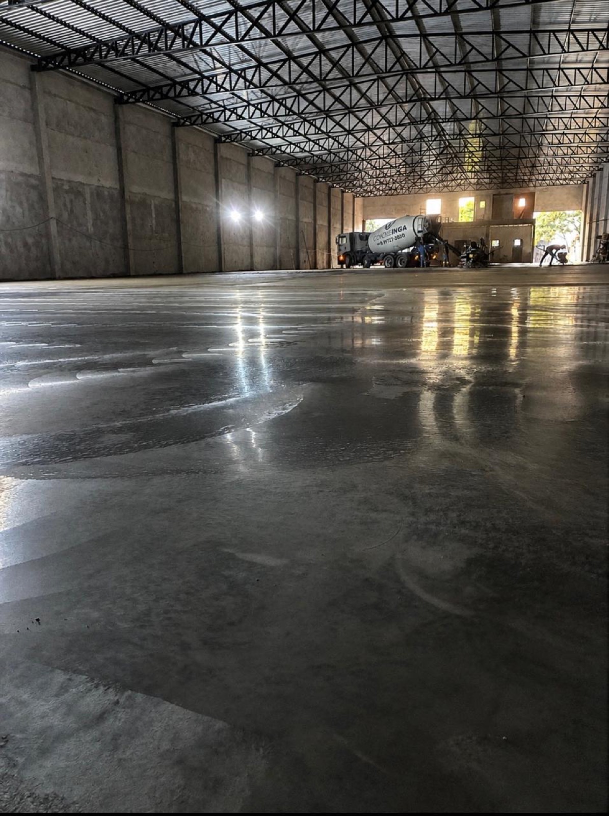 barracão de 700 m² com piso polido em Araruna