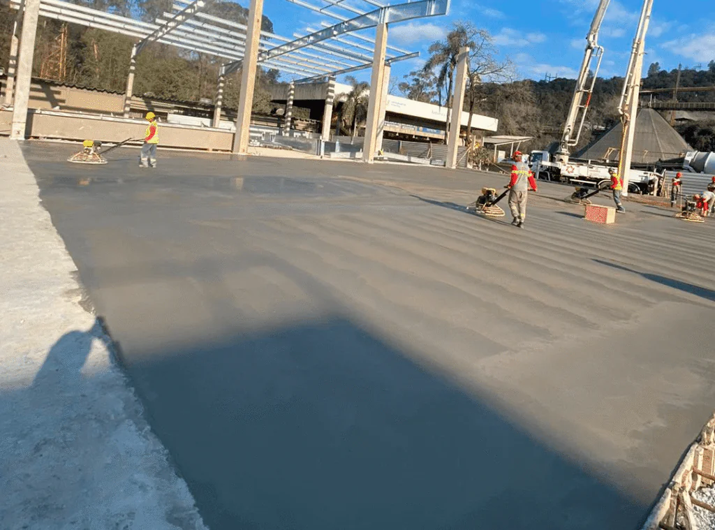 Acabamento desempenado em concreto