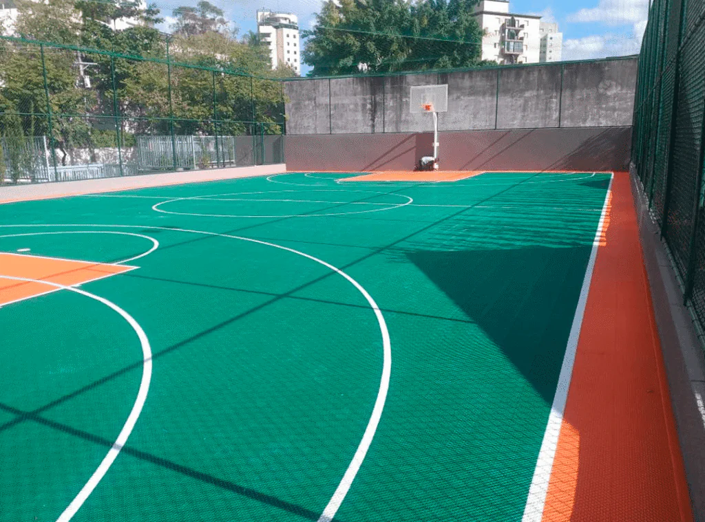 Piso para quadras de futebol e áreas esportivas